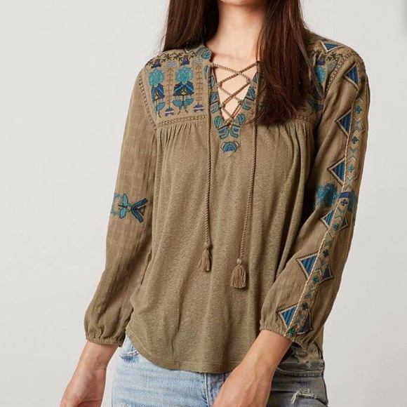 Lucky Brand Tops - Lucky Brand linen embroidered boho blouse